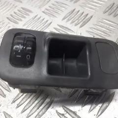 Przełącznik świateł przeciwmgielnych tylnych Toyota Yaris. Włącznik z ikoną lampy i oznaczeniami 0, I, II.