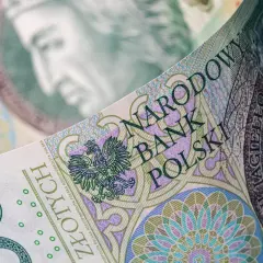 Zbliżenie na polskie banknoty. Dowiedz się, jak wypełnić pcc-3 pożyczka od rodziny, aby uniknąć problemów.