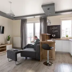 Jak oddzielić otwartą kuchnię od salonu? Sprawdzone metody i porady