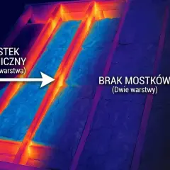 Termowizja poddasza: jedna warstwa izolacji z mostkiem termicznym (gorące linie) vs dwie warstwy bez mostków (niebieskie).