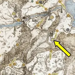 Mapa Elden Ring: Popioły Wojny. Żółta strzałka wskazuje drogę do lokacji w śnieżnych górach.
