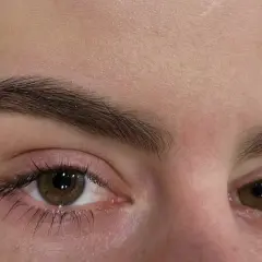 Henna a alergia: Czy Twoje brwi są bezpieczne? Sprawdź!