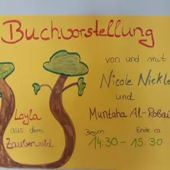 Buchvorstellung Klasse 2: Nicole Nickler und Muntaha Al-Robaiy stellen "Layla aus dem Zauberwald" vor. Beginn 14:30, Ende ca. 15:30.