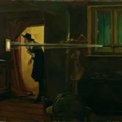 Mężczyzna w kapeluszu obserwuje obraz w camera obscura. Wnętrze pracowni z globusem i oknem.