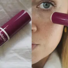 Dr. Melaxin Calcium multi balm w sztyfcie, stosowany na skórę twarzy dla wygładzenia i odżywienia.