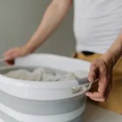 Sweter za duży? Skurcz go w pralce! Poradnik krok po kroku