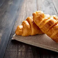 Ile kalorii ma croissant? Zaskakujące fakty o jego wartości energetycznej