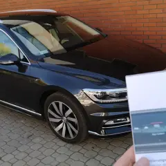 Czarny Passat 2.0 TDI z dokumentacją App-Connect.