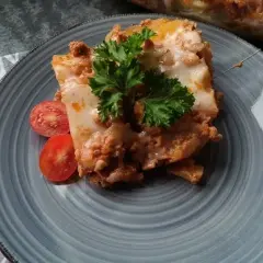 Idealna zapiekanka ziemniaczana z mięsem: przepis krok po kroku