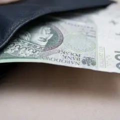 Wypłata renty z góry czy z dołu – co musisz wiedzieć, aby uniknąć problemów?