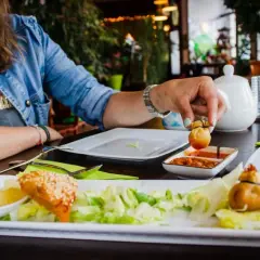 Gdzie dobrze zjeść w Zielonej Górze? Odkryj najlepsze restauracje