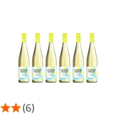 Sechs Flaschen Luisas Wein, ein trockener Riesling, bereit für den Genuss.