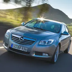 Opel Insignia 2.0 CDTI 130 CV en carretera. A pesar de su elegancia, algunos conductores experimentan problemas con este modelo.