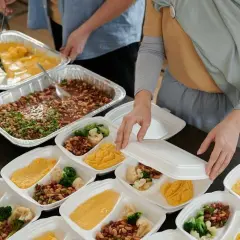 Jak wygląda praca w cateringu dietetycznym? Wyzwania i korzyści