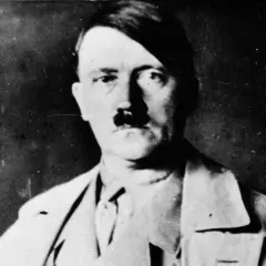 Porträt von Adolf Hitler, dessen Todestag am 30. April 1945 markiert wurde.