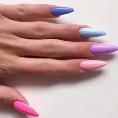 Unghie con colori pastello, perfetti per la primavera. Smalti Astra e Deborah Milano.
