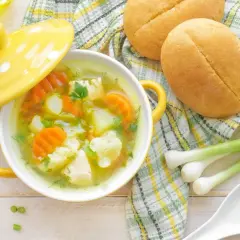 Jak zrobić zupę kalafiorową jak u babci? Sprawdzone triki!