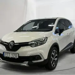 Vit Renault Captur, perfekt för en begagnad bil-test. Denna modell har en modern design och är redo för nya äventyr.