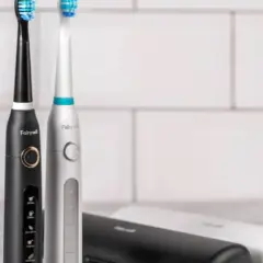 Szczoteczka soniczna czy elektryczna? Która lepsza dla Twoich zębów?
