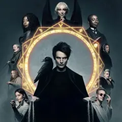 Das offizielle Poster zur sandman staffel 2 zeigt Dream mit einer Krähe, umgeben von einem magischen Kreis und verschiedenen Charakteren.