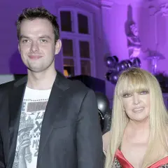 Jędrzej Dużyński, syn Maryli Rodowicz, na evencie. Wygląda na szczęśliwego, mimo że jego mama jest w domu opieki.