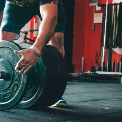 Ile trwa trening crossfit? Poznaj szczegóły i czas poszczególnych etapów