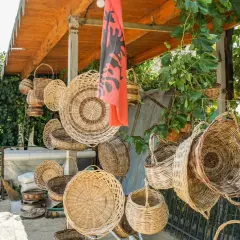 Co warto przywieźć z Albanii? Najlepsze pamiątki i lokalne smaki