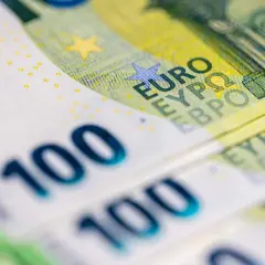Sto euro na stosie. Czy to najniższa krajowa w Niemczech?