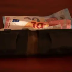 Ile zarabia opiekunka w Niemczech? Sprawdź, co wpływa na pensję