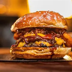Le Secret du Smash Burger Maison : Recette Croustillante & Juteuse