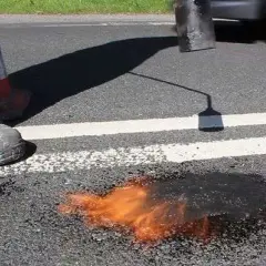 Ile schnie asfalt na gorąco? Poznaj czynniki wpływające na czas schnięcia