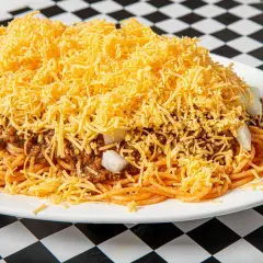 Spaghetti chili cheese: przepis na serowy obiad, który pokochasz!