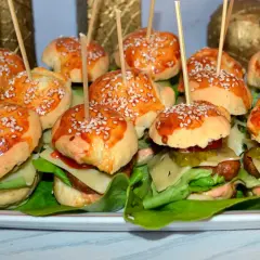Co zrobić z bułki do hamburgerów? 10 kreatywnych pomysłów na dania