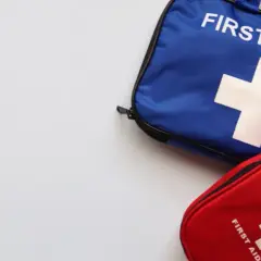 Czy w apteczce samochodowej jest maseczka? Sprawdź, co musisz wiedzieć