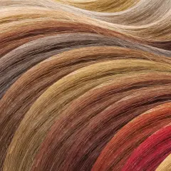 Una gama de 13 tonos de pelo que rejuvenecen, desde rubios ceniza hasta cobrizos intensos y castaños cálidos, dispuestos en curvas suaves.