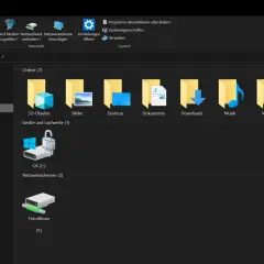 Windows Explorer zeigt "Dieser PC" mit Ordnern wie Bilder, Musik und Videos. Ein FotoAlbum (Y:) ist als Netzwerklaufwerk eingebunden.