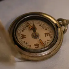 Jak działa kompas magnetyczny i co wpływa na jego dokładność