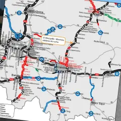 Mapa Polski z zaznaczoną drogą ekspresową S7, pokazującą jej przebieg od Moczydła do Miechowa.