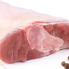 Jak długo gotować golonkę peklowaną w siatce, by była idealna?