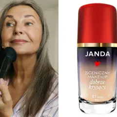 Dojrzała kobieta nakłada makijaż pędzlem obok buteleczki podkładu Janda.