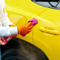 Jak myć auto po ceramice, aby nie uszkodzić powłoki i zachować blask