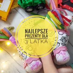 Kolorowe zabawki dla 3 latka blog. Pluszowy jednorożec, klocki i pisaki tworzą radosną scenkę.