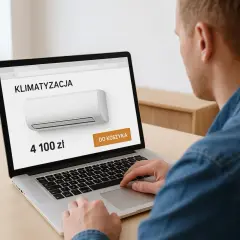 Sprawdzam, ile kosztuje montaż klimatyzacji. Na ekranie laptopa widzę cenę 4100 zł i przycisk "Do koszyka".