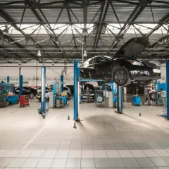 Czy budowa warsztatu samochodowego wymaga decyzji środowiskowej? Sprawdź!