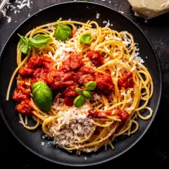 Jak zrobić sos do spaghetti z pomidorów? Mój sprawdzony przepis!