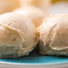 Kremowe lody owocowe w domu: przepisy, triki na idealną konsystencję