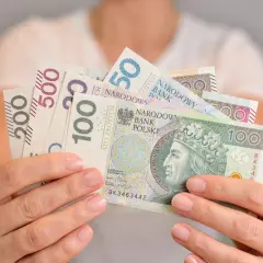 Czym się różni renta od emerytury? Kluczowe różnice, które musisz znać