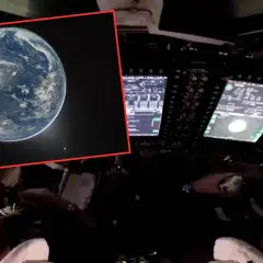 Widok Ziemi z kosmosu, widziany z wnętrza statku kosmicznego NASA. To pokazuje, co to jest NASA - agencja badająca kosmos.