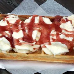 Ile naprawdę kosztuje gofr nad morzem? Sprawdź, jak nie przepłacić!