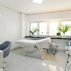 Ile kosztuje otwarcie salonu manicure? Kluczowe wydatki, które musisz znać